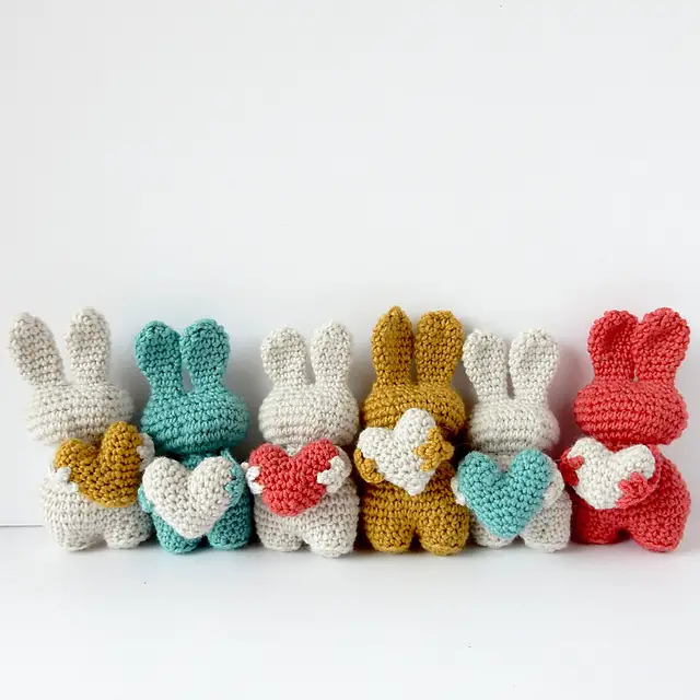 [Free Pattern] Adorable Little Heart Bunnies In All Colors