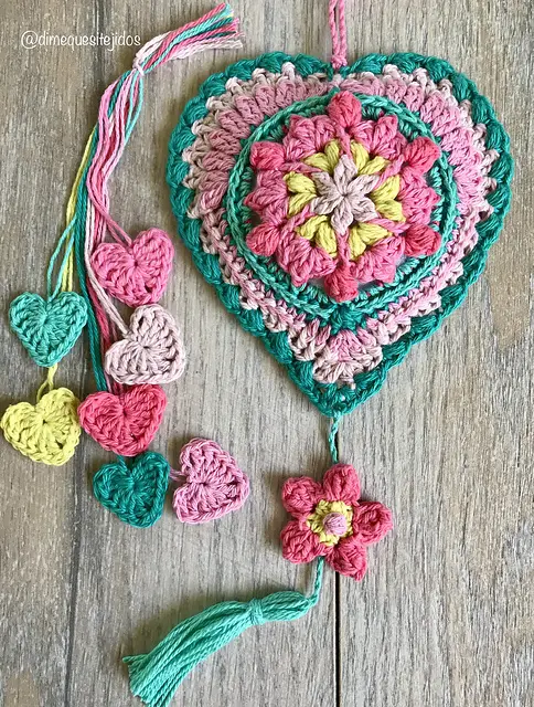 Beautiful Crochet Heart Wall Hanging Pattern