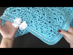 This Gorgeous Crochet Wriggle Blanket Is Surprisingly Easy To Make (Video Tutorial)
