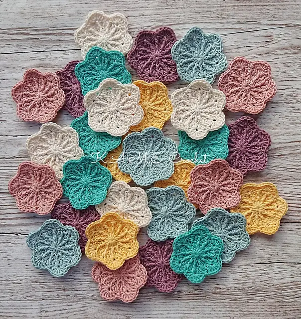 Cutest Free Crochet Flower Face Scrubbie Pattern