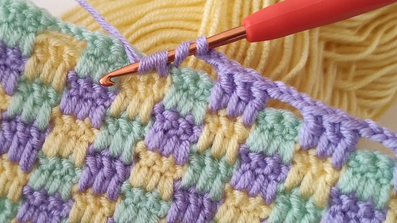 Super Easy 3 Color Crochet Blanket Pattern For Beginners-Quick and easy crochet blanket patterns free