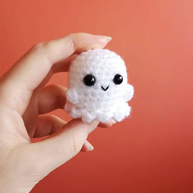 Cuttest Little Ghost Amigurumi Pattern- Halloween Crochet Patterns For Beginners