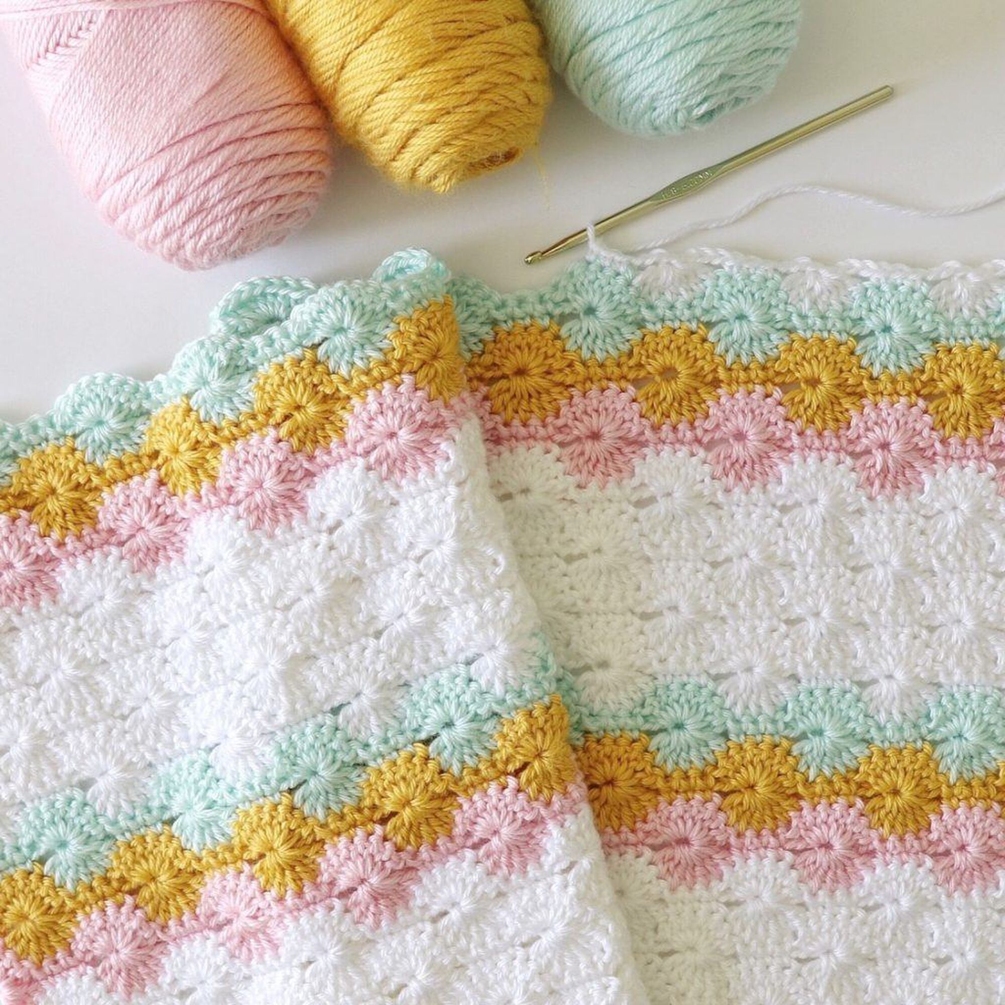 Catherine's Wheel Stitch Blanket Crochet Pattern: Step by Step Written Instructions And Video Tutorial