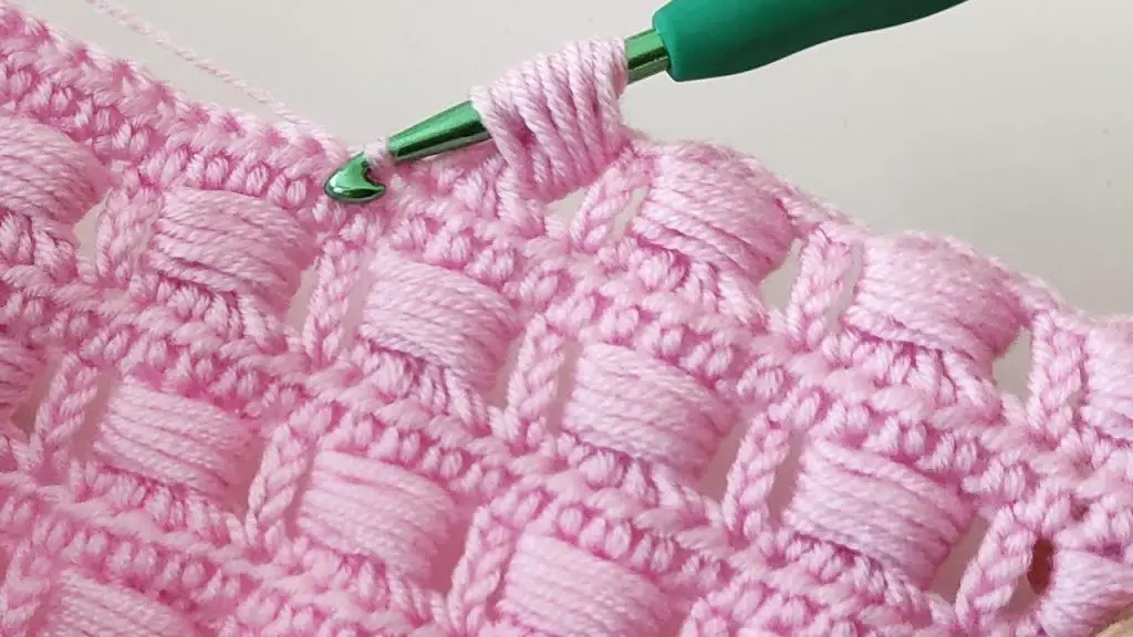 Pretty Crochet Stitch For Blankets- Super Easy, Super Cute!