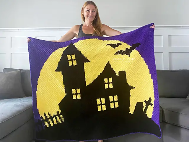 Haunted House Blanket Is The Perfect C2C Halloween Blanket Pattern