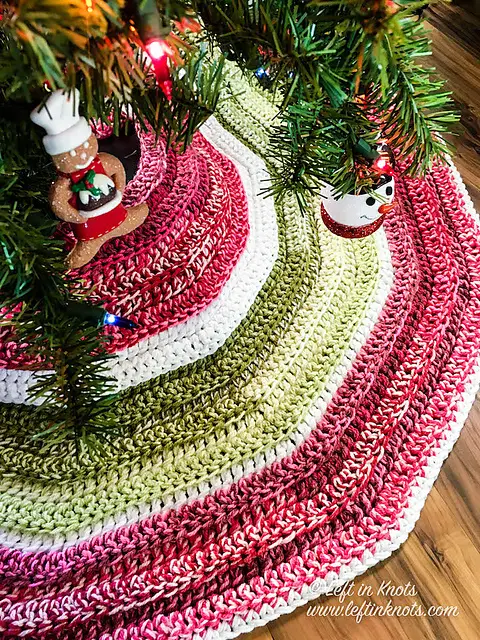 Crochet Pattern For Christmas Tree Skirt- Quick And Easy