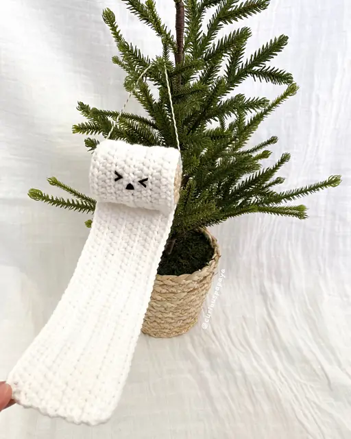 Crochet Toilet Paper Ornament- One Hour Crochet Pattern