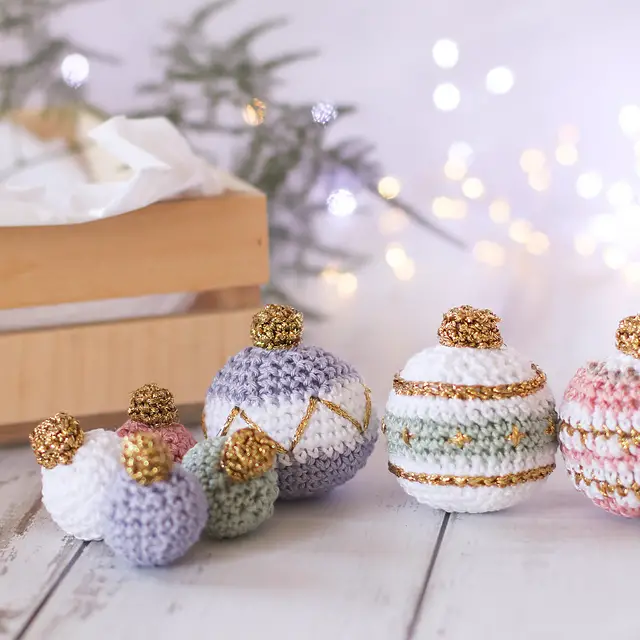 Super Cute Crochet Christmas Ball Ornament Pattern: A Present to Keep Forever